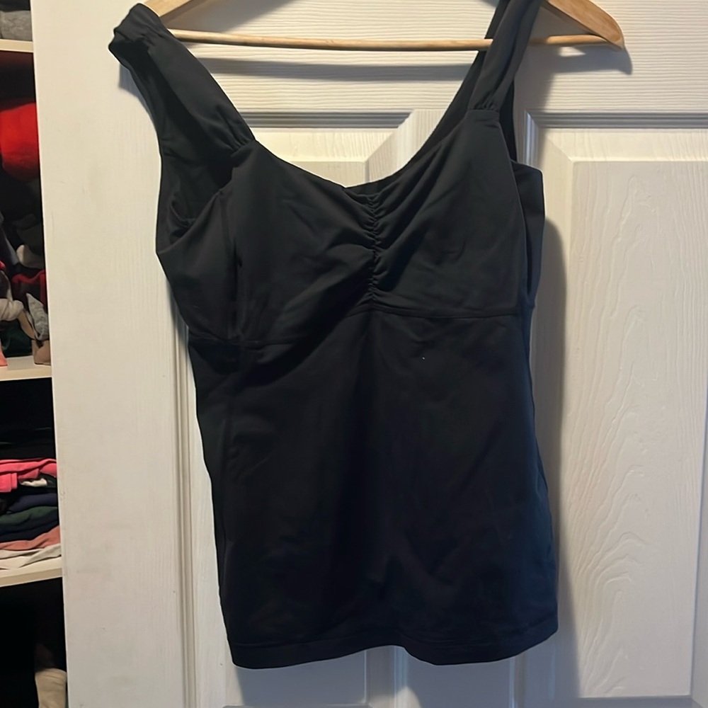 Lulu Wokrout top